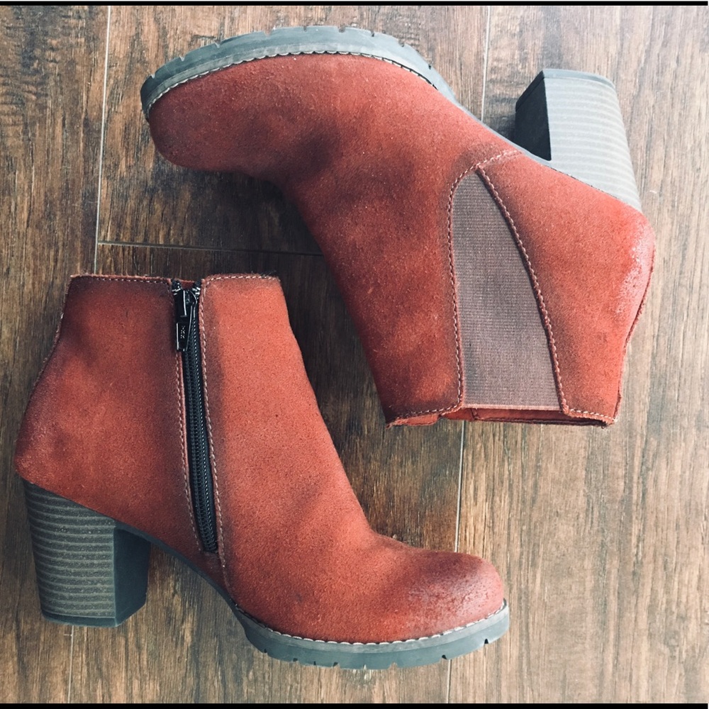 Clarks brand Chelsea heel zipper boot